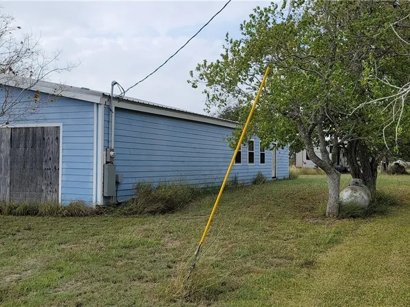 2 Lagoon Ln, Seadrift, TX 77983