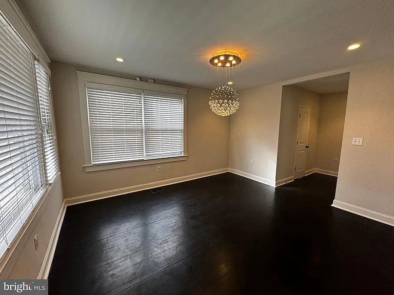 513 Whittier St NW — Photo 9