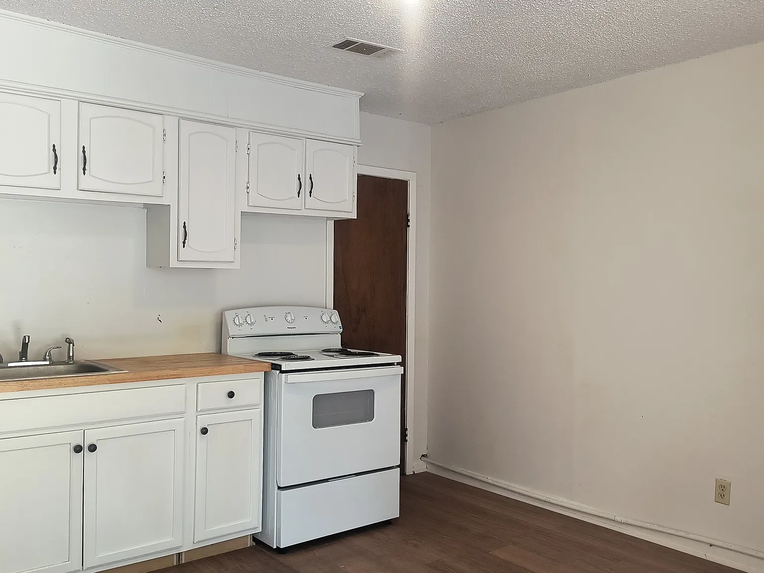 901 East 29th Avenue - 5 — Photo 1