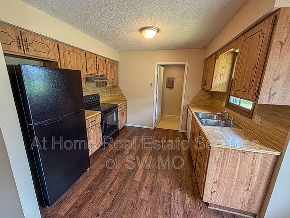 2nd image of 1207 W Sunset St #B