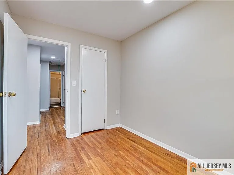 11 Hyde Ave — Photo 18