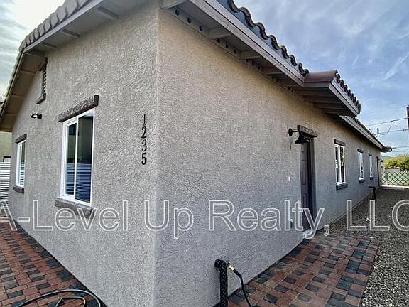 5th image of 1235 N 13th Ave #1