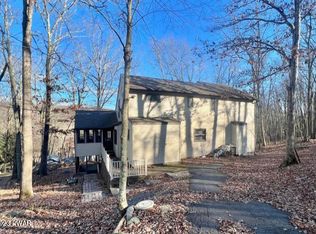 2216 Southport Dr, Bushkill, PA 18324