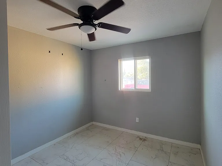 430 Corregidor Ave #B — Photo 12