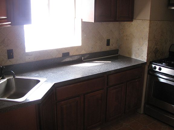 4th image of 465 Beach 43rd St #1