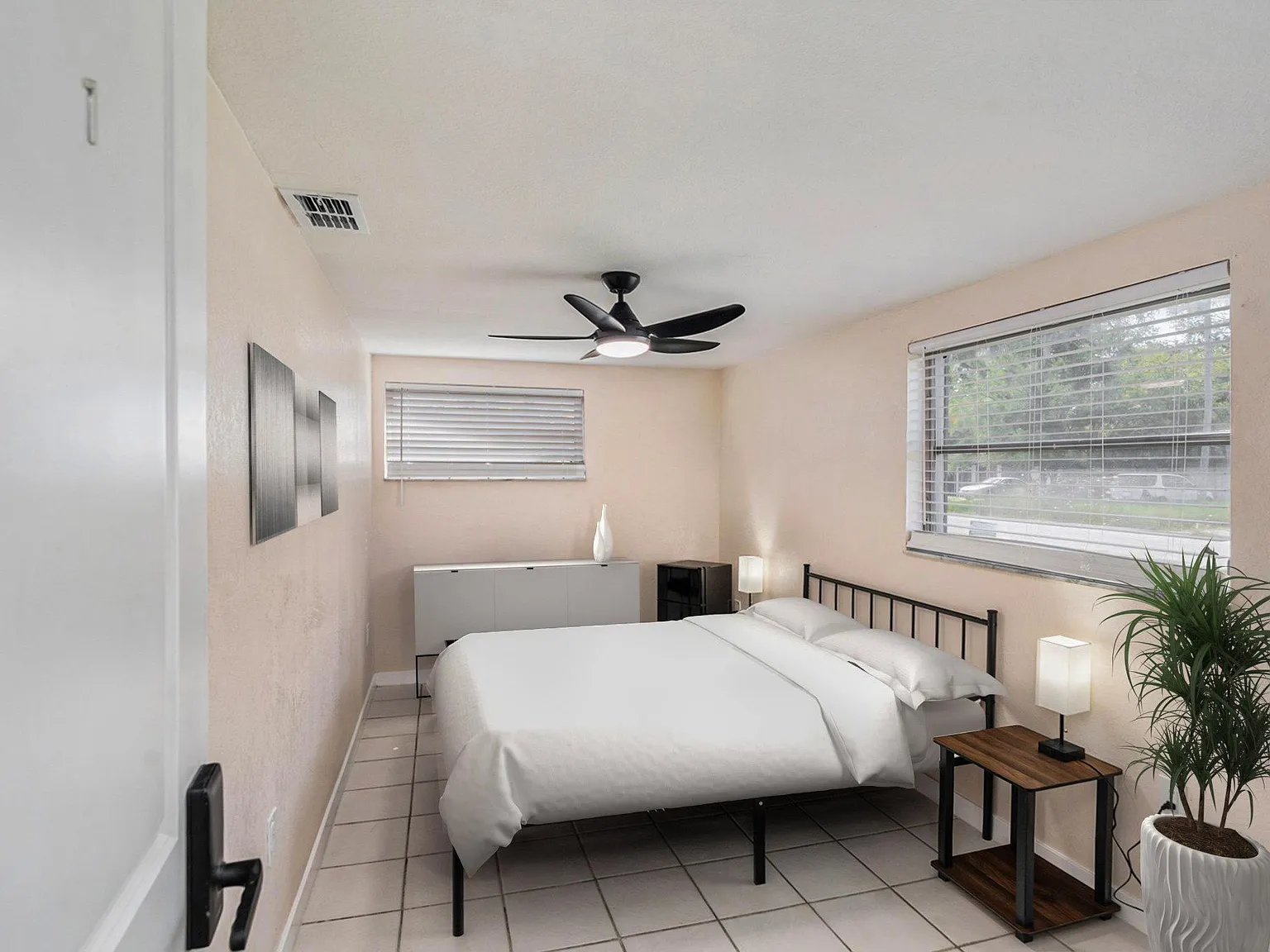 4 bed, 3.0 bath, 1513 sqft, $832 — Photo 1