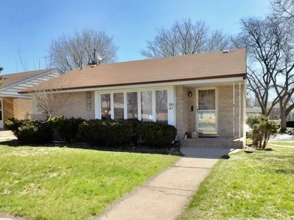 8641 Gross Point Rd, Skokie, IL 60077