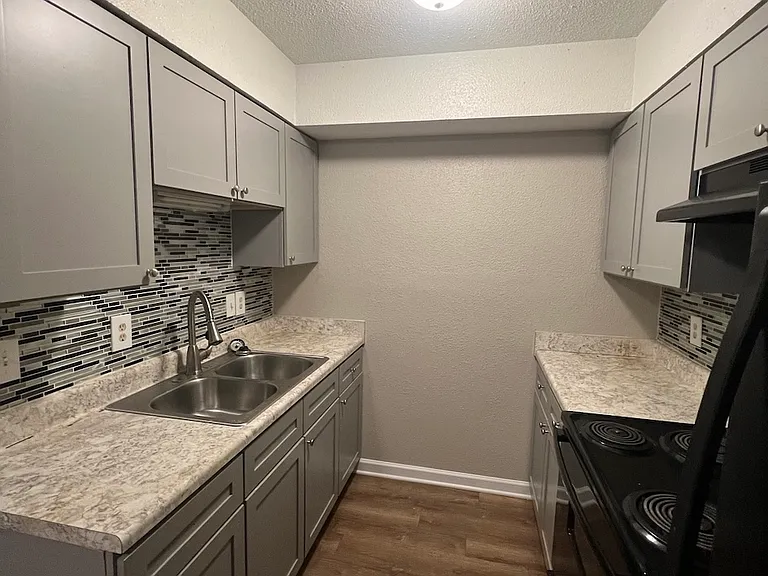 425 Homestead St #D — Photo 6