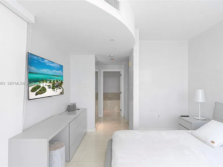 17121 Collins Ave #903 — Photo 7