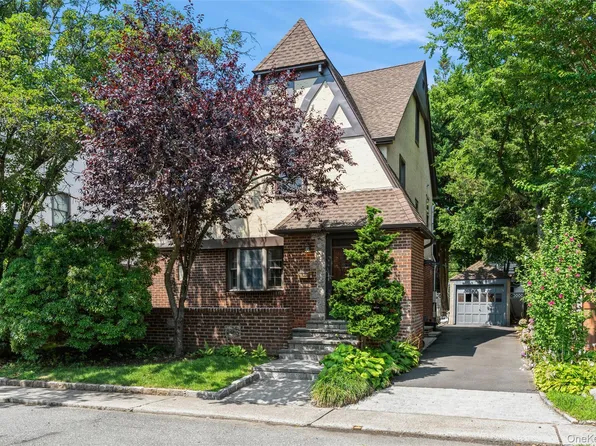 7 Bayview Ter, Manhasset, NY 11030