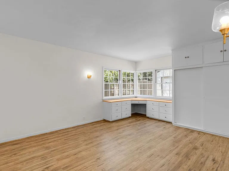 2151 N Altadena Dr — Photo 12