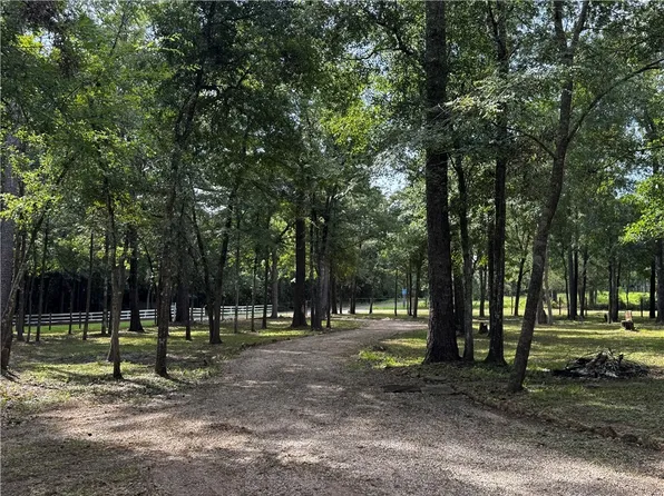 15728 Goldenrain Ln, Plantersville, TX 77363