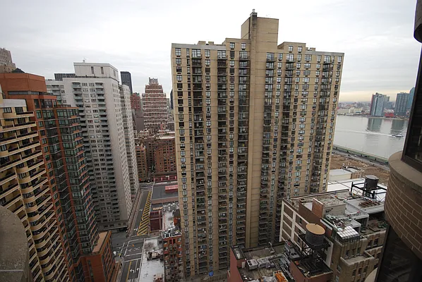 Rented by Luxury Habitat | media 22