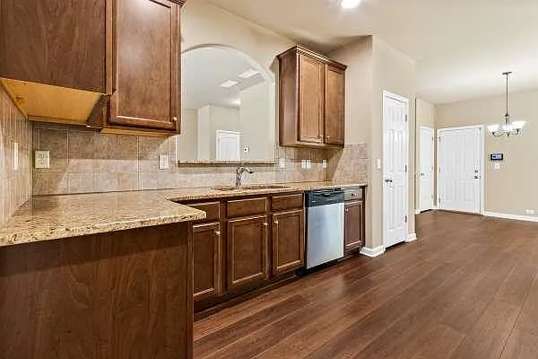 3920 Lake Manor Way — Photo 6