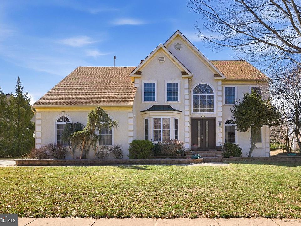 1st image of 2 Rothbury Dr