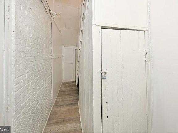 5th image of 652 Penn St