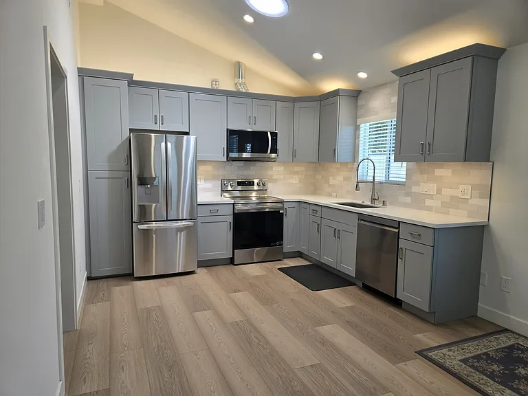 9309 Encino Ave — Photo 4