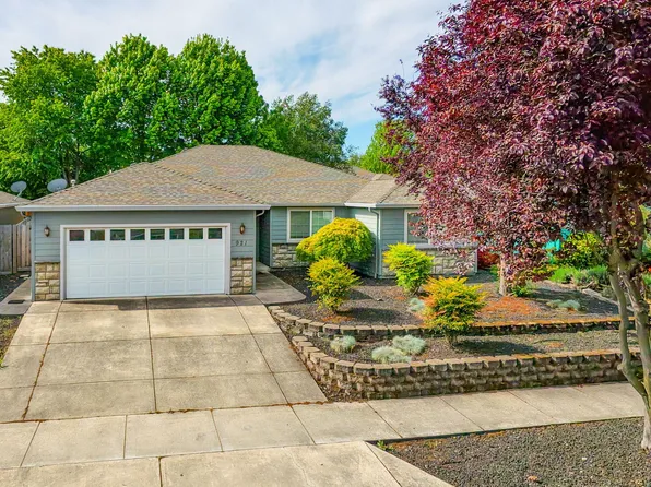 921 Birmingham St, Medford, OR 97501