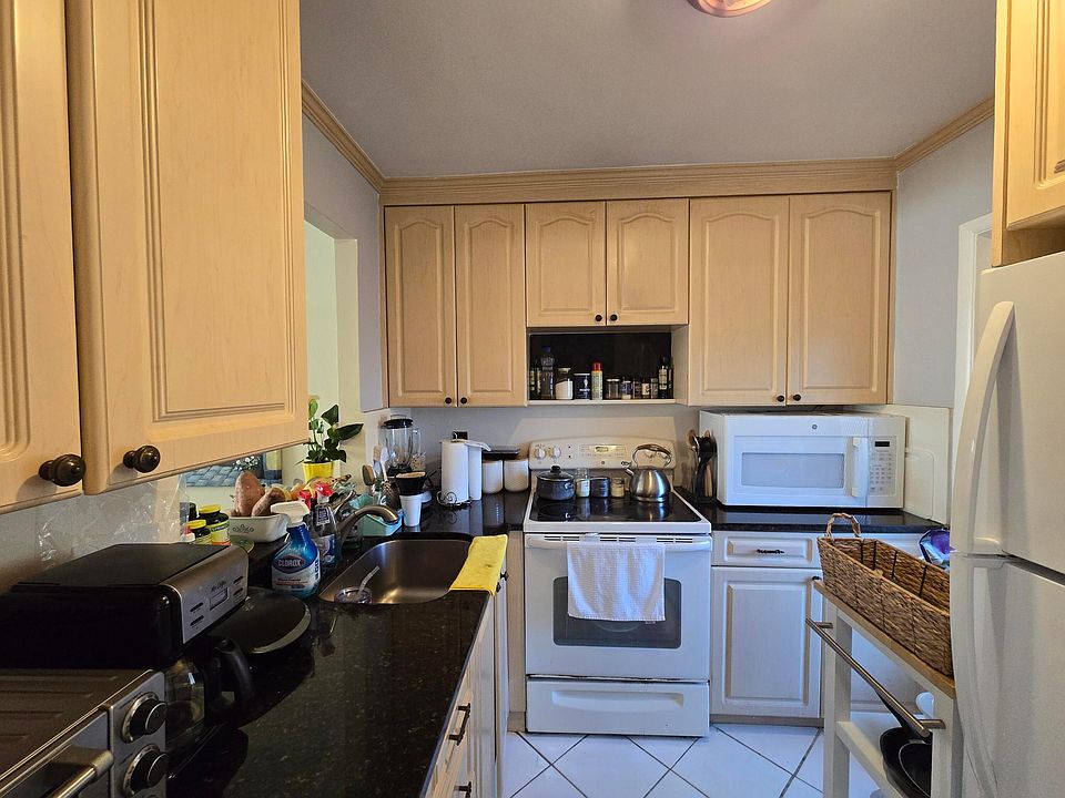 1st image of 610 SE 2nd Avenue #L7