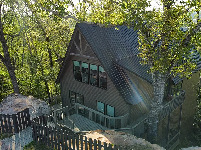 1404 Shades Crest Rd — Photo 9