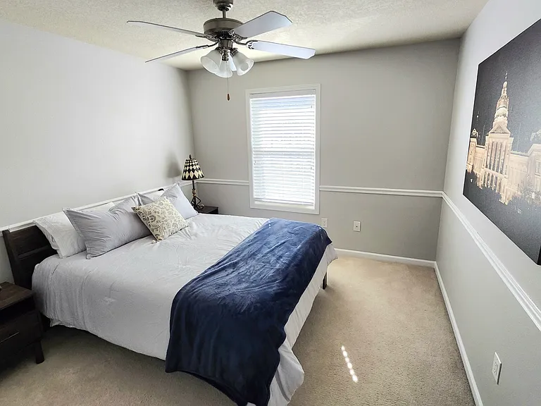 2nd Bedroom, queen size bed