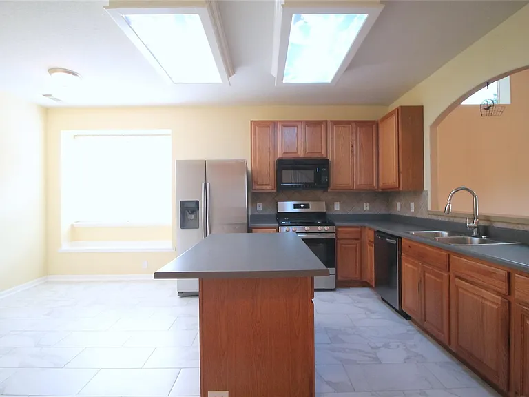 19927 Black Canyon Dr — Photo 5