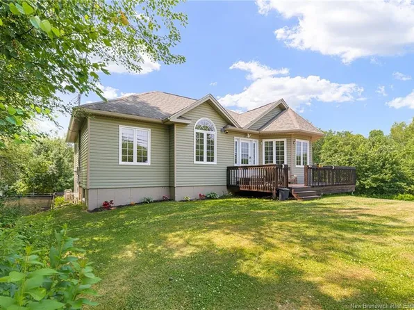 551 Dover Rd, Dieppe, NB E1A 7L8