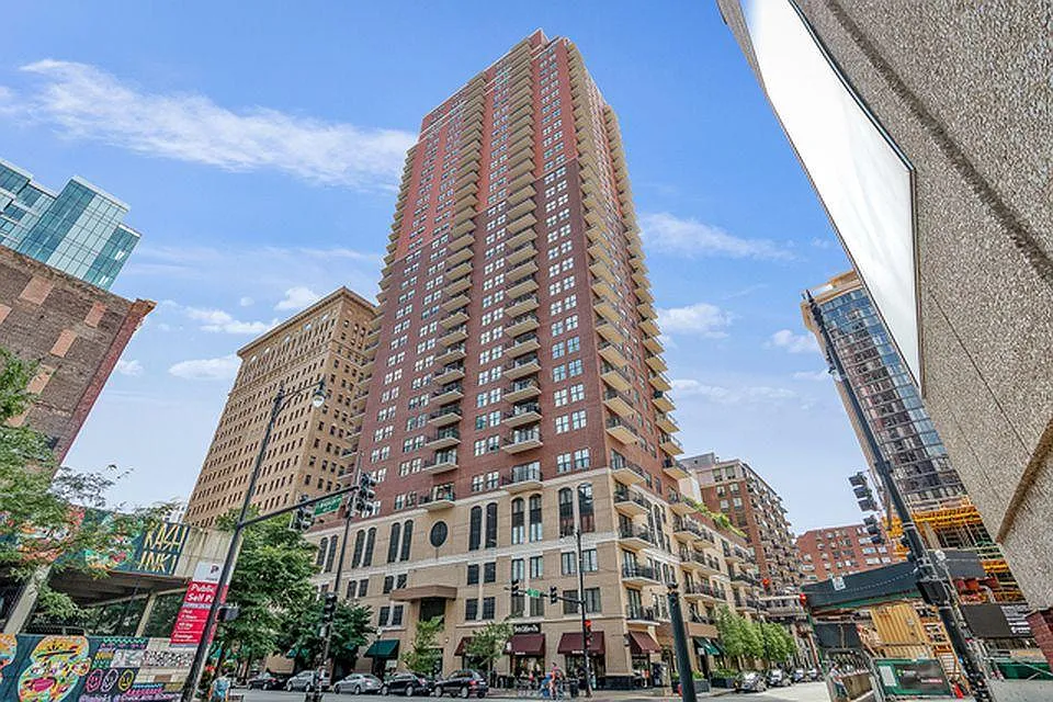 41 E 8th St #1003