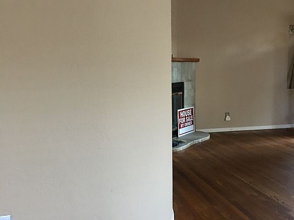 4th image of 144 E University Ave