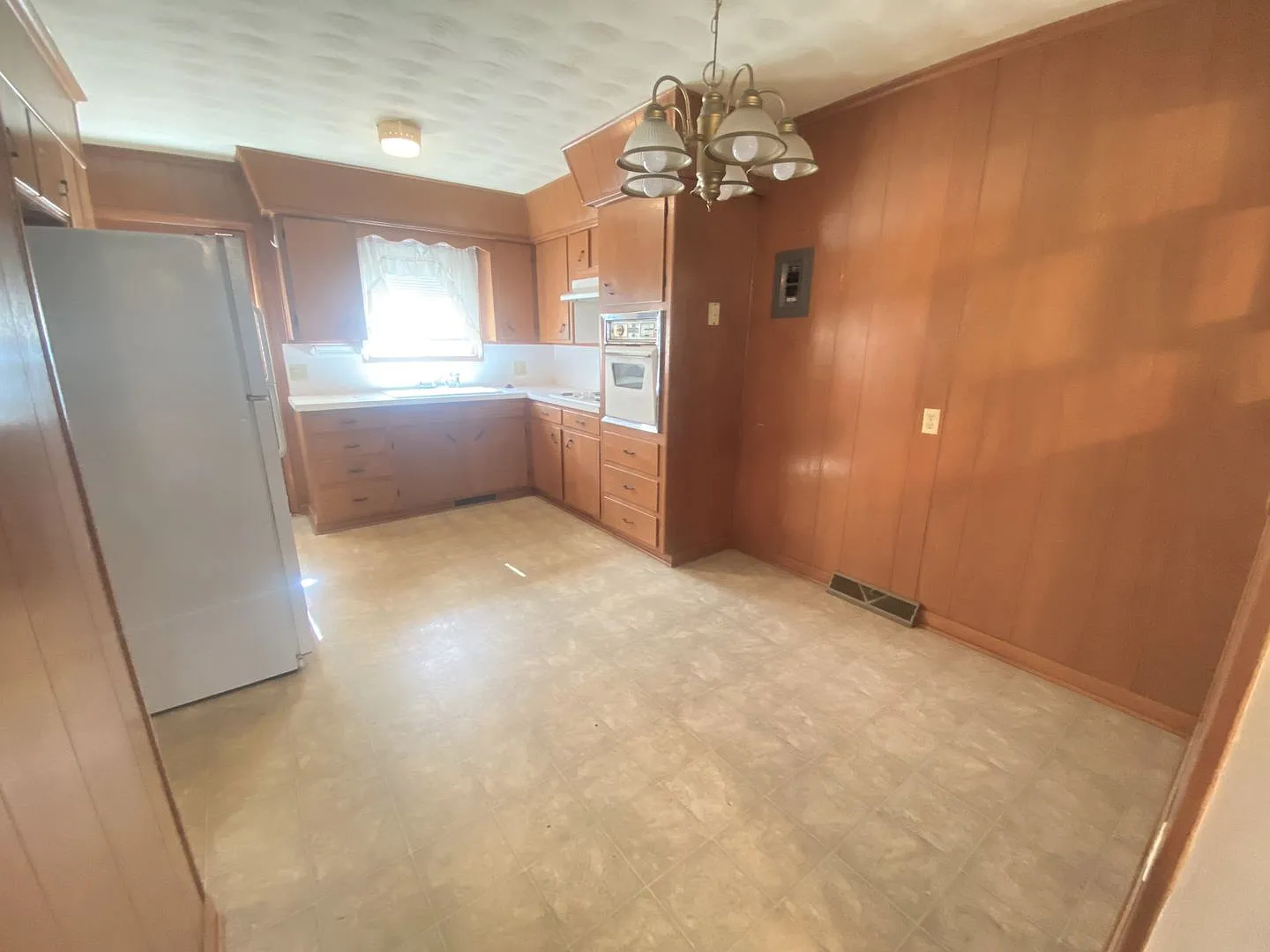 2-Bedroom Duplex in Springfield — Photo 3