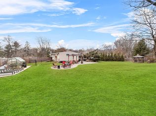 8 Carrie Ln, Nanuet, NY 10954