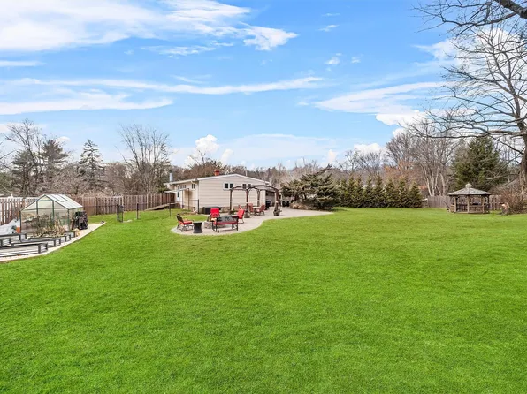 8 Carrie Lane, Nanuet, NY 10954