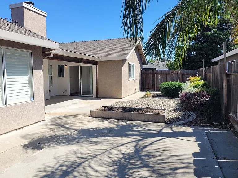 2305 Oxford Ave — Photo 13