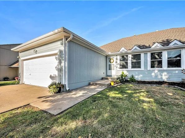 639 NE Swann Cir, Lees Summit, MO 64086