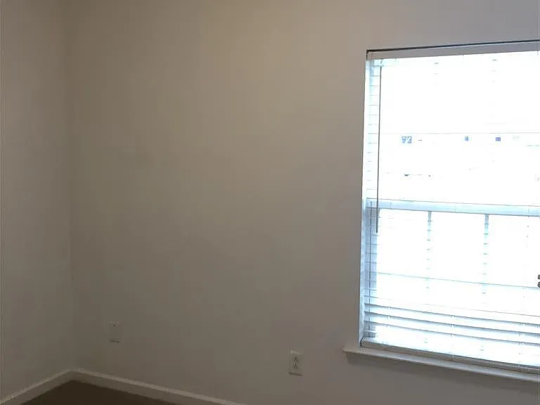 327 Stewarts Landing Cir — Photo 8