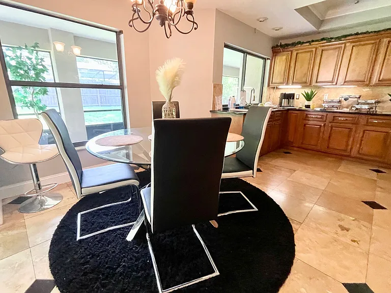 1102 S Sugartree Dr — Photo 14