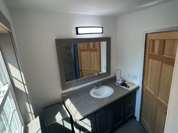 7 Pleasant St APT B, North Berwick, ME 03906
