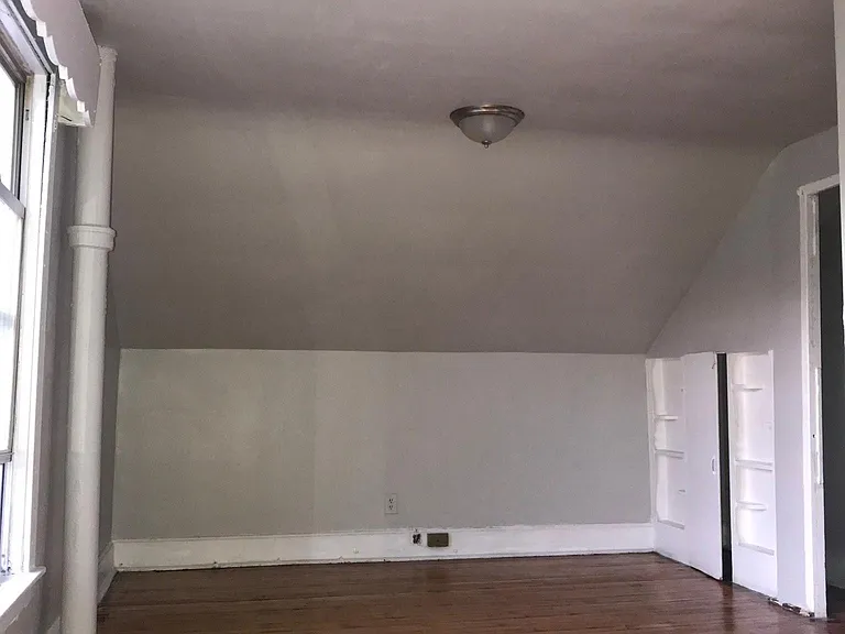 128 E 114th Pl #COACH HOUSE — Photo 8