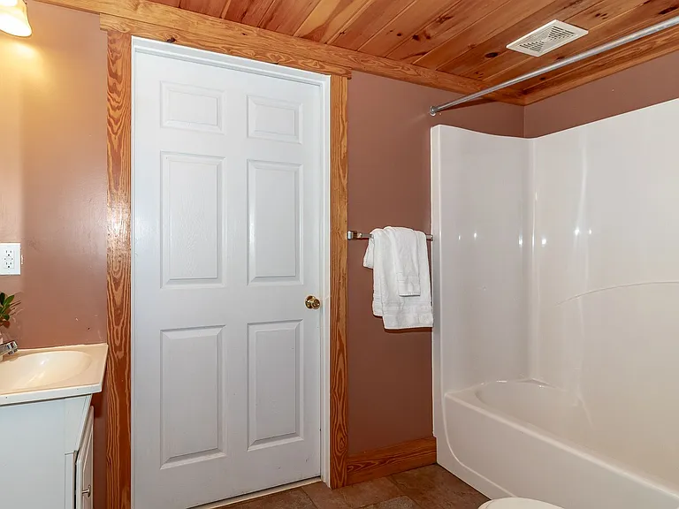 438 Bristol Rd — Photo 28