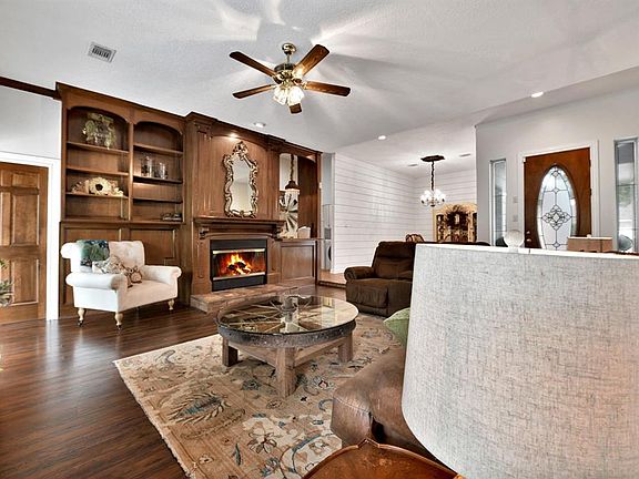 5th image of 18423 Walden Forest Dr