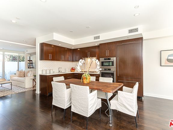 2nd image of 125 Pacific St APT 3