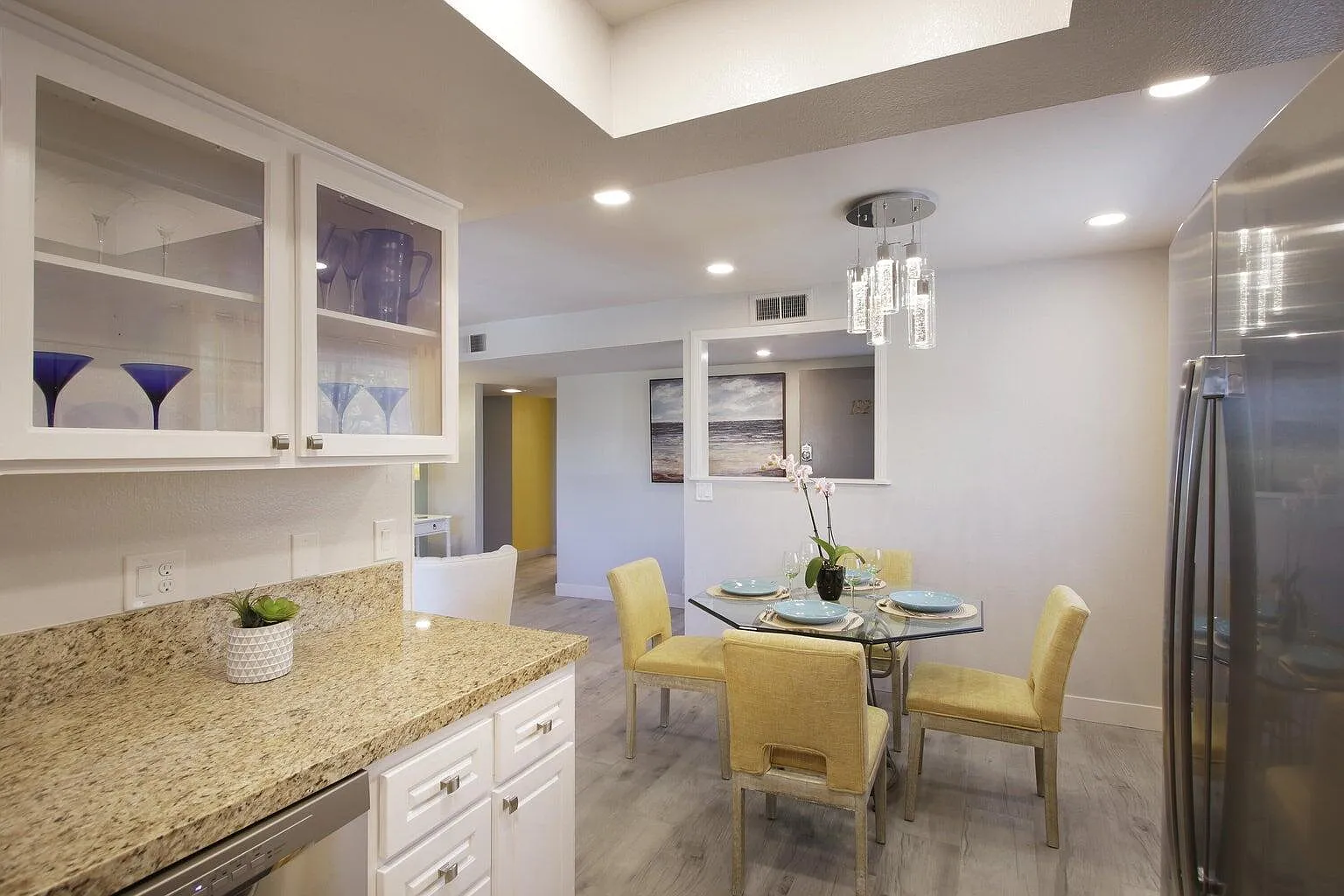 2 bed, 979 sqft, $2,300 — Photo 3