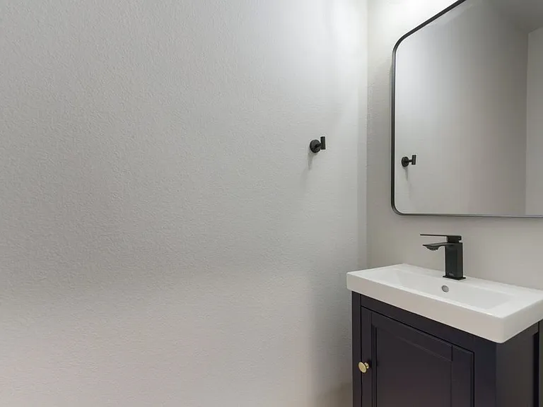 1709 Belton Dr — Photo 12