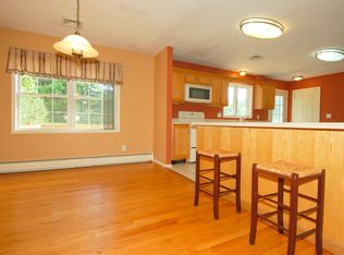 94 Round Hill Rd, Poughkeepsie, NY 12603