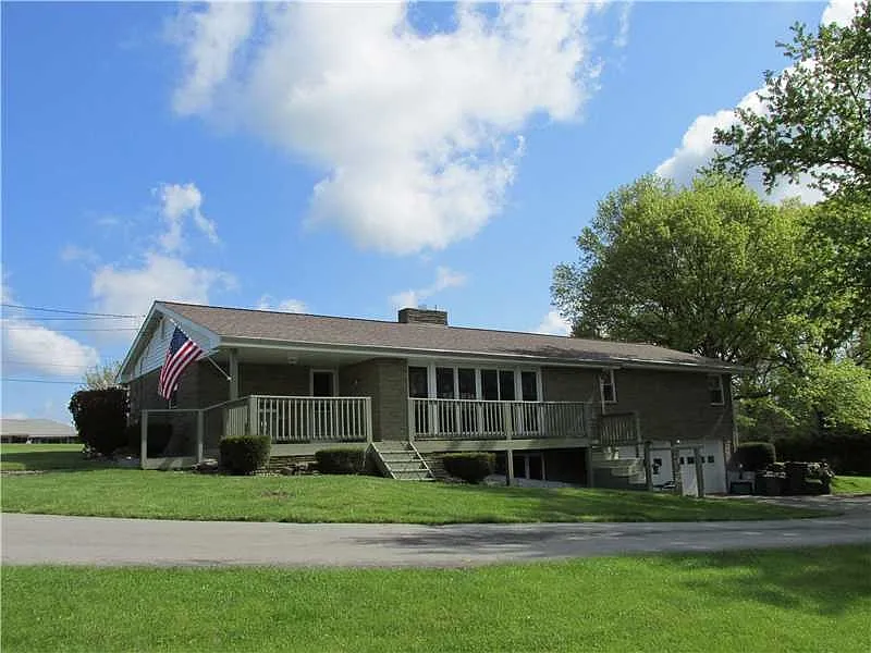 150 South Dr photo 1