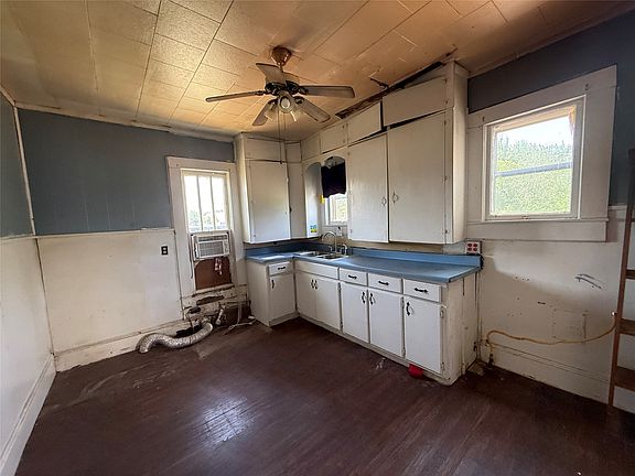 5th image of 1008 Church St