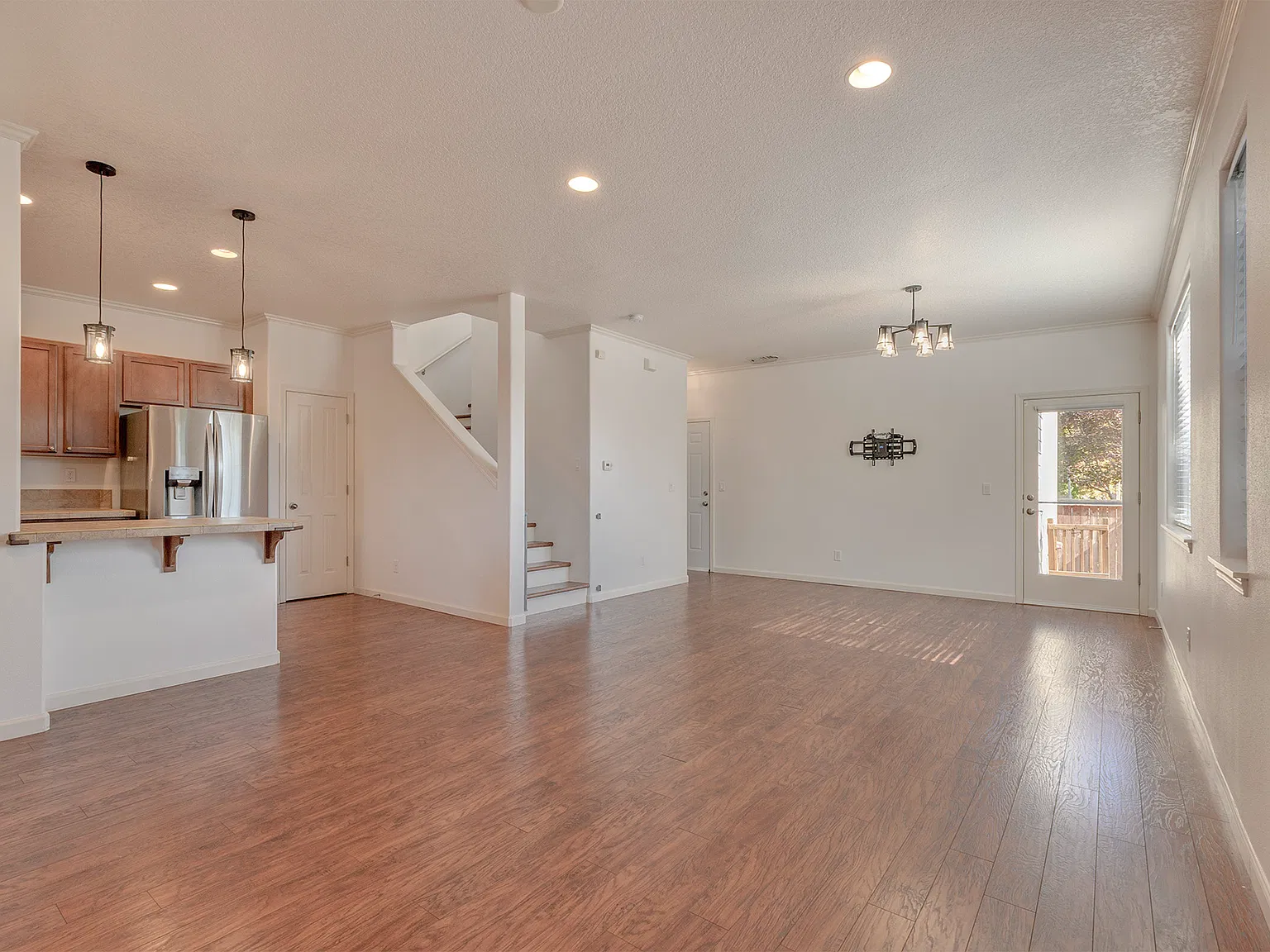 3 bed, 2.5 bath, 1852 sqft, $2,650 — Photo 4