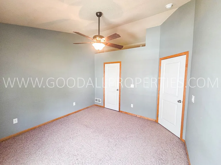 1116 Redstone Ln — Photo 11