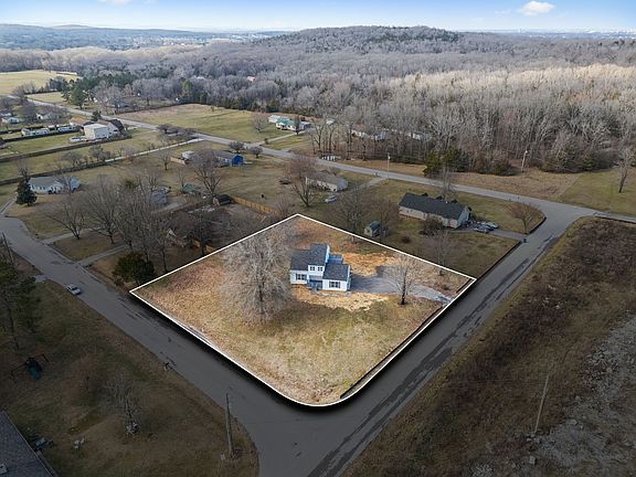 5th image of 202 Elmwood Dr