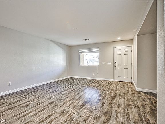 4th image of 925 Coronado Peak Ave